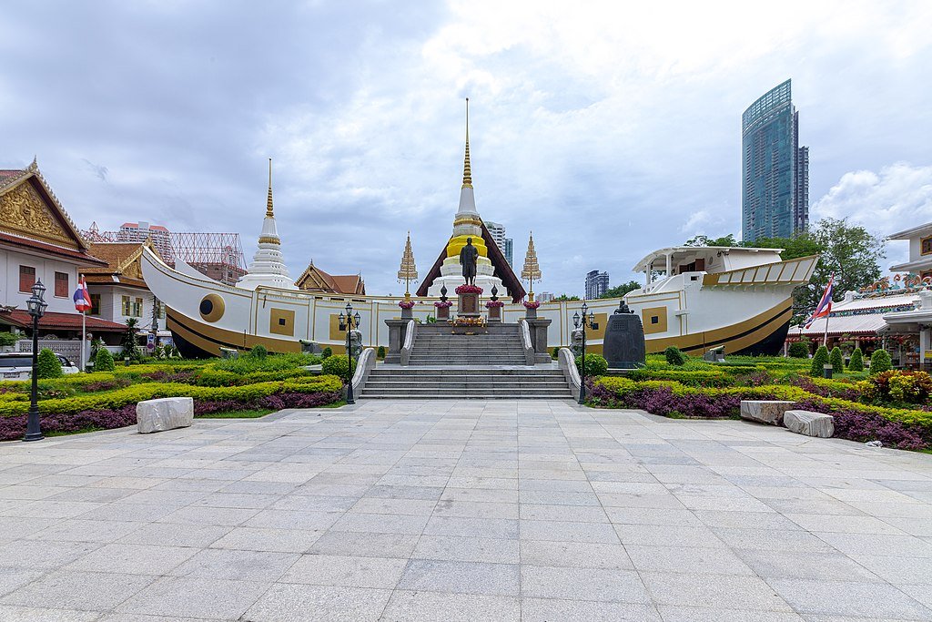 Junk at Wat Yannawa