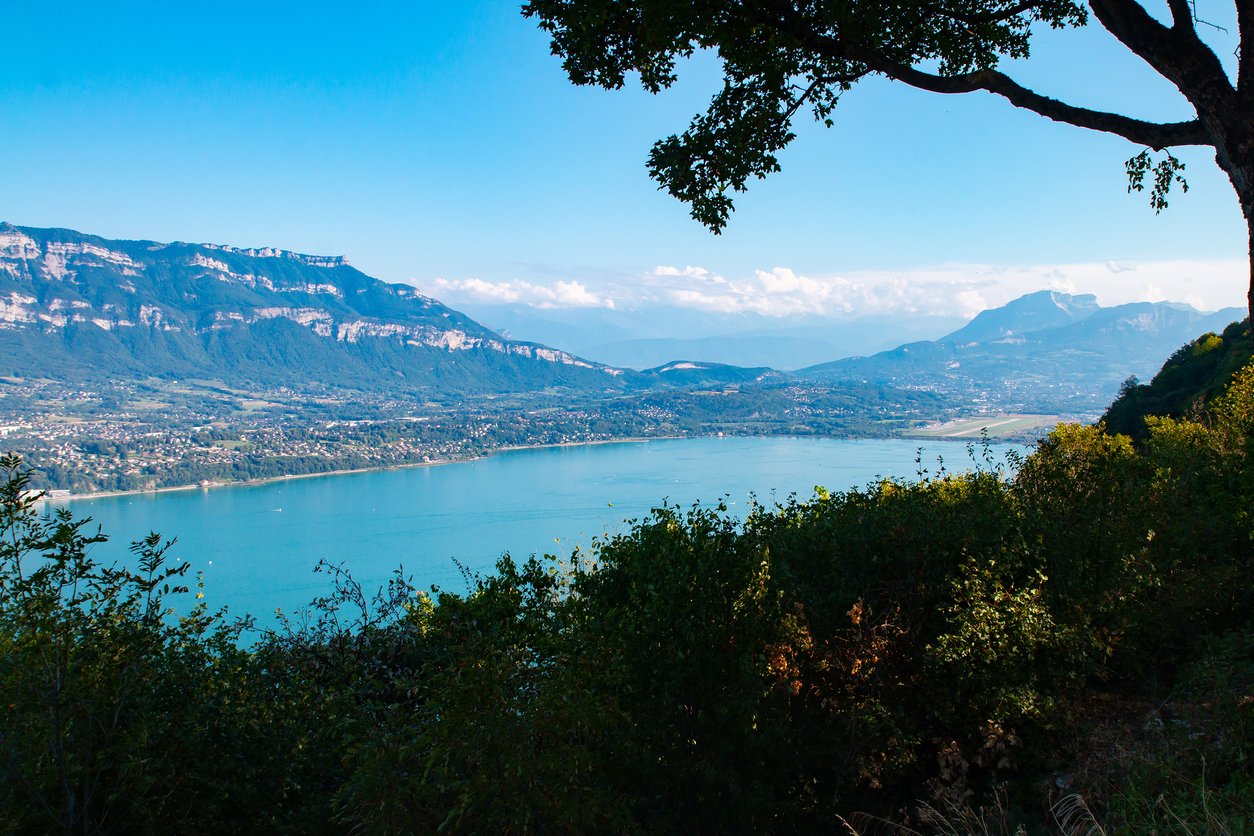 Lac du Bourget depuis la chapelle du Mont du Chat