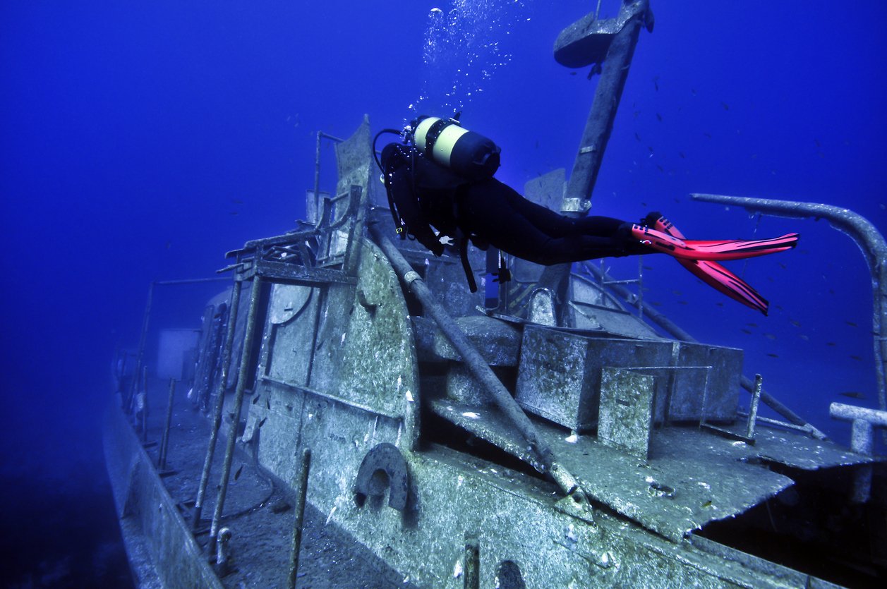 Diver and the wreck