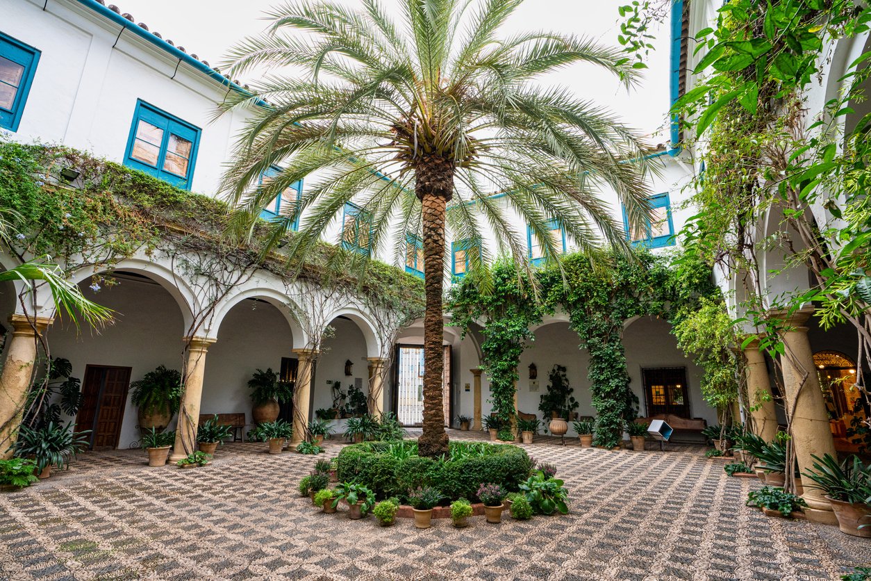 Jardin de cour du palais de Viana à Cordoue, Espagne