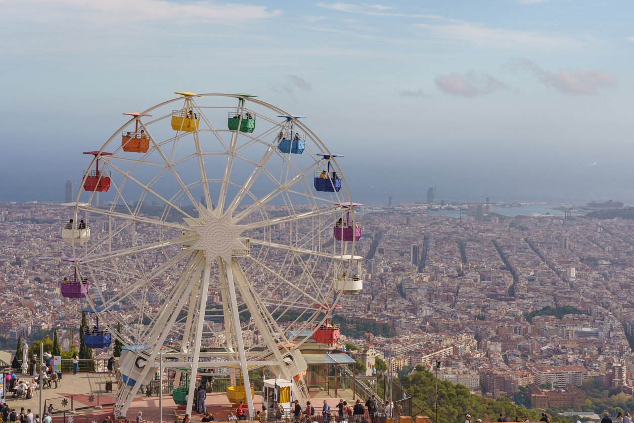 Parc d’attractions Tibidabo surplombant Barcelone