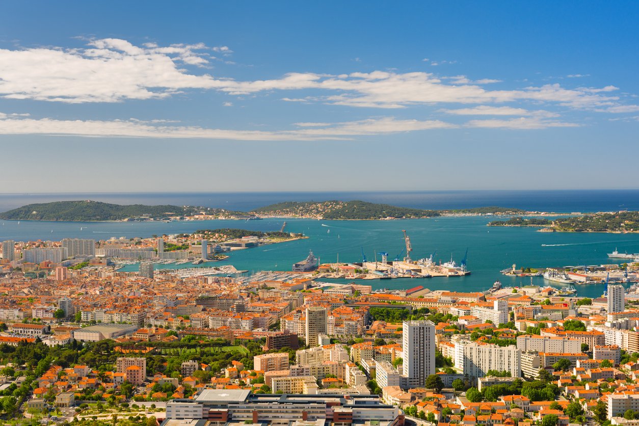 Toulon dans une journée d'été