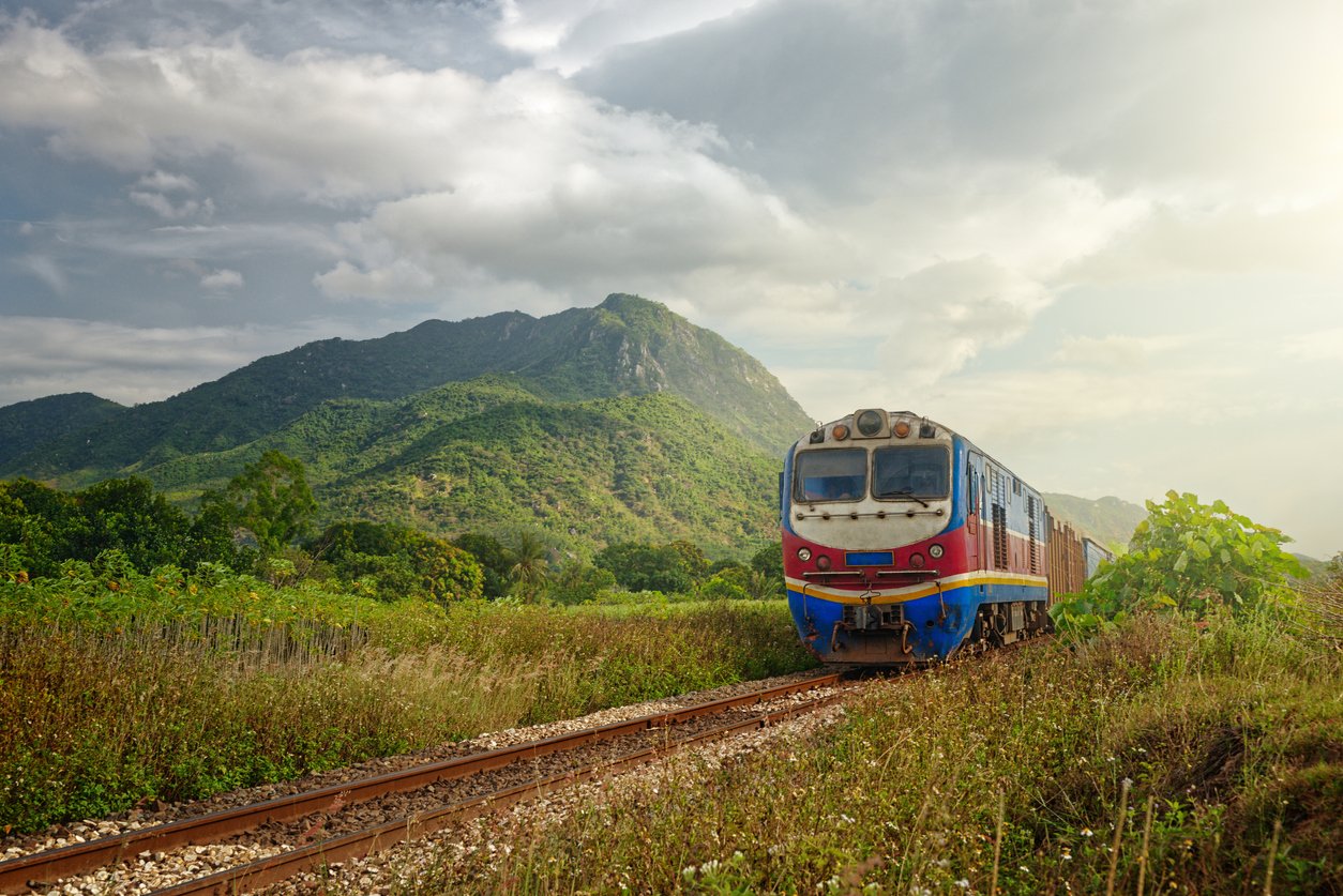 train vietnam