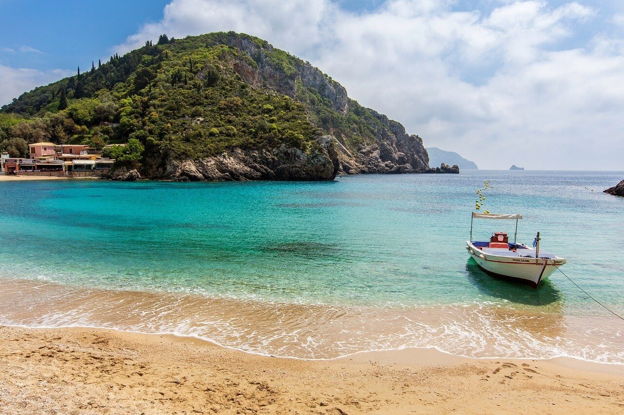 Une plage à Corfou en Grèce