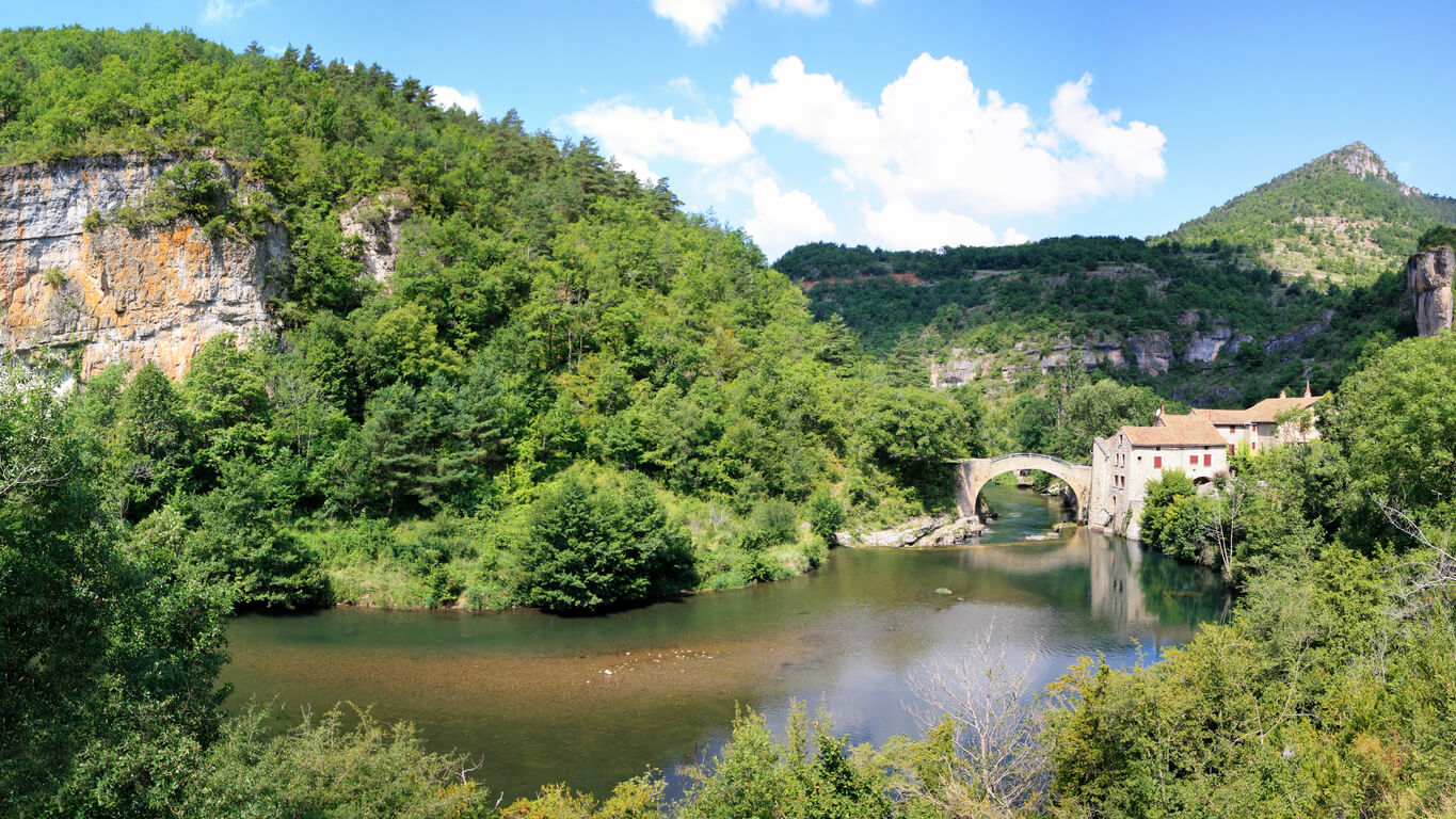 Aveyron : Le moulin de Corp à Saint-André-de-Vézines dans l'Aveyron Aveyron : Le moulin de Corp à Saint-André-de-Vézines dans l'Aveyron