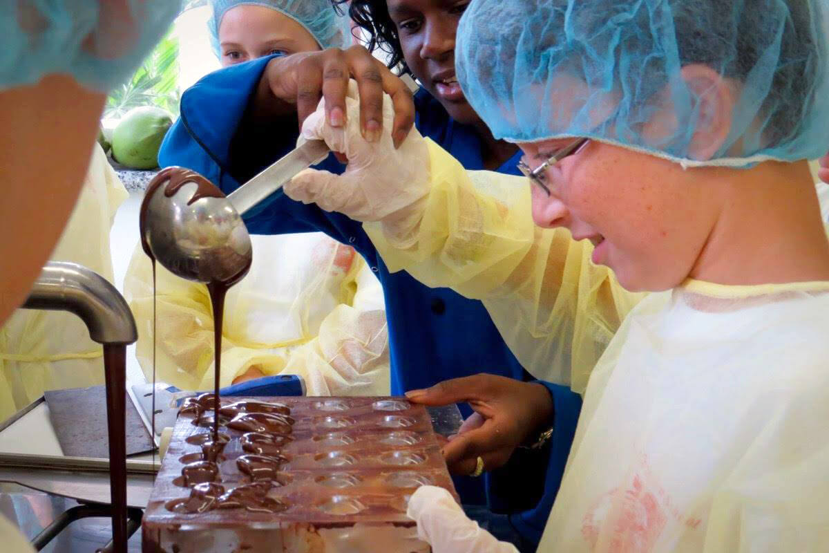 Fabrication de chocolat à Graycliff