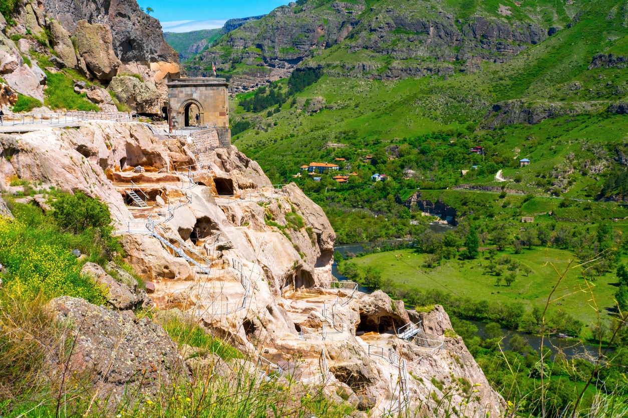 Les monastères troglodytes de Varzdia et de Uplistsikhé