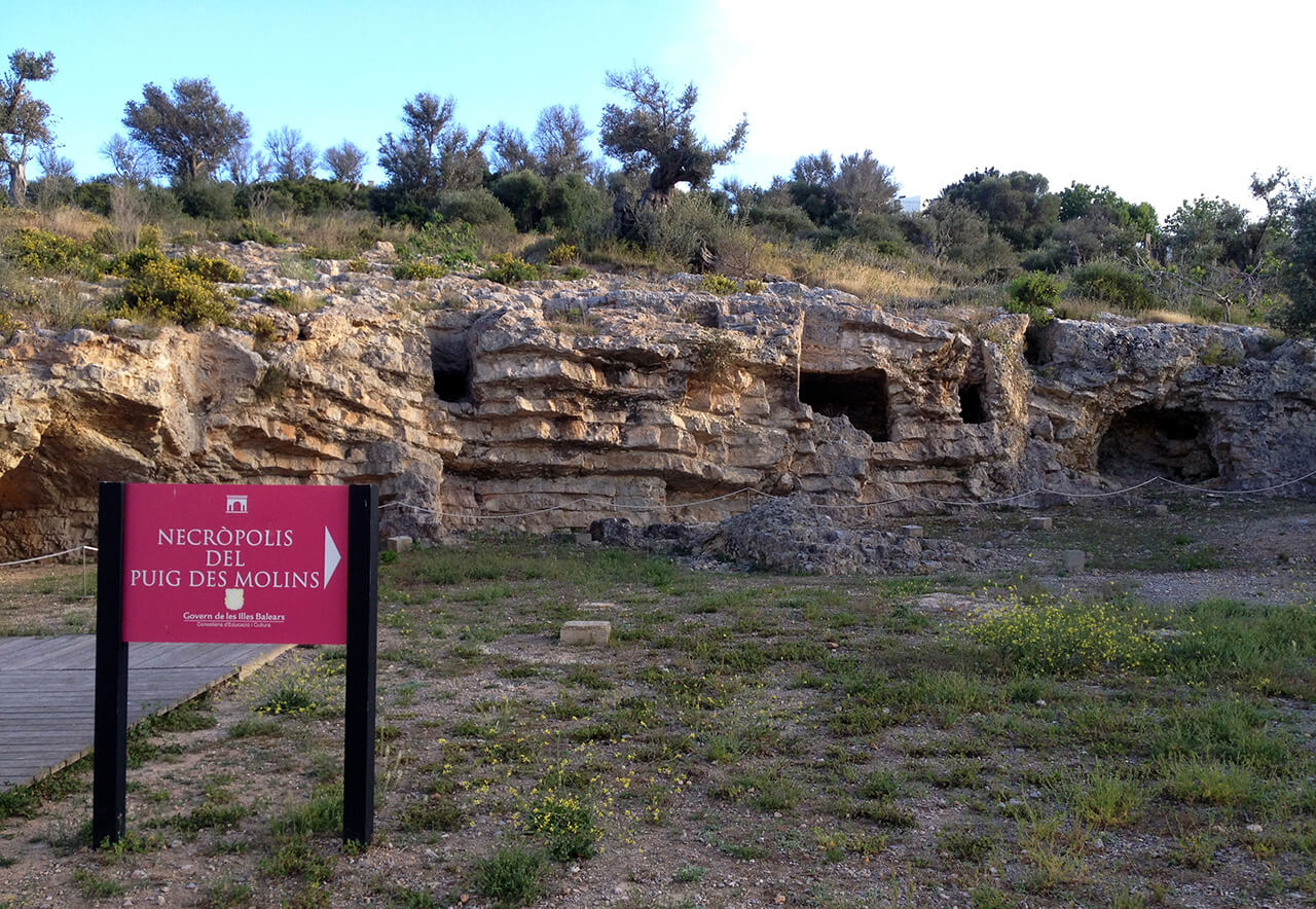 La nécropole Punique de Puig des Molins (Eivissa)