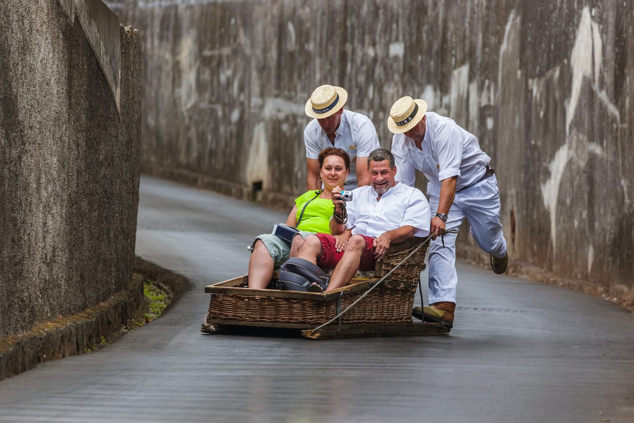 Faire une descente dans un panier en osier à Funchal