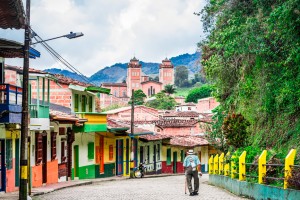 Colombie : Rues colorées dans le centre de Jerico, Colombie