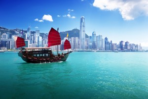 Hong Kong : Bateau à voile traditionnel dans le port de Hong Kong