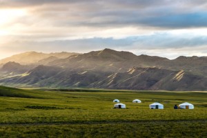 Mongolie : Yourtes et paysage de Mongolie