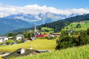 Savoie : Le village de Combloux et le Mont-Blanc en Savoie