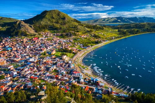 Bolivie : Ville de Copacabana au bord du lac Titicaca
