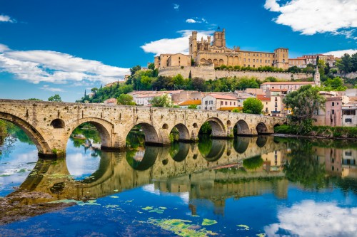 Languedoc-Roussillon (côte méditerranéenne) : Vieux pont et cathédrale à Béziers