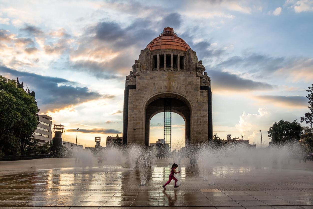 Fontaine du monument de la révolution à Mexico